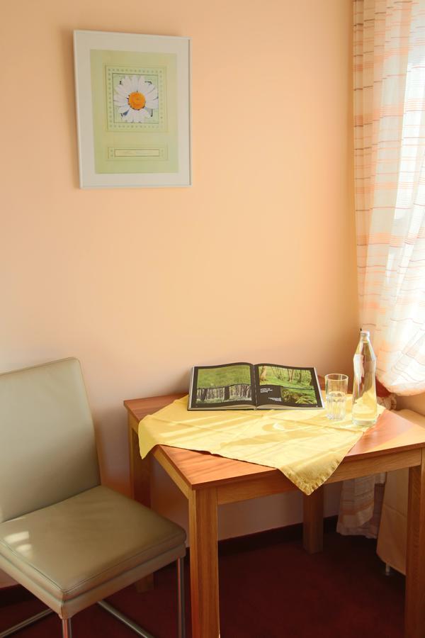 Hotel Pension Leiner Neusiedl am See Exterior foto